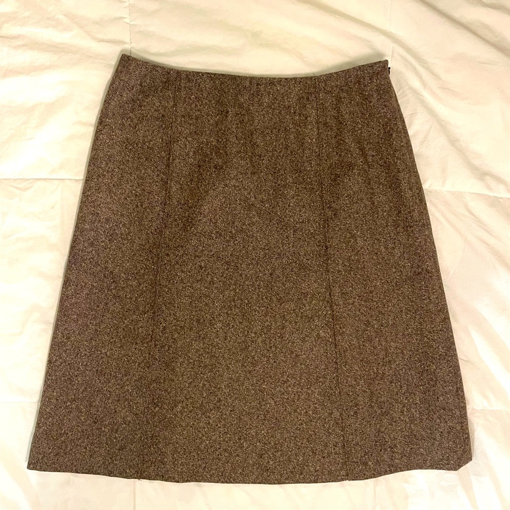 Ann Taylor- Petites - 6P wool skirt